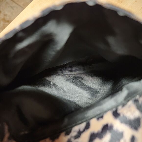 Travelon Animal Print Crossbody Bag - Picture 10 of 12